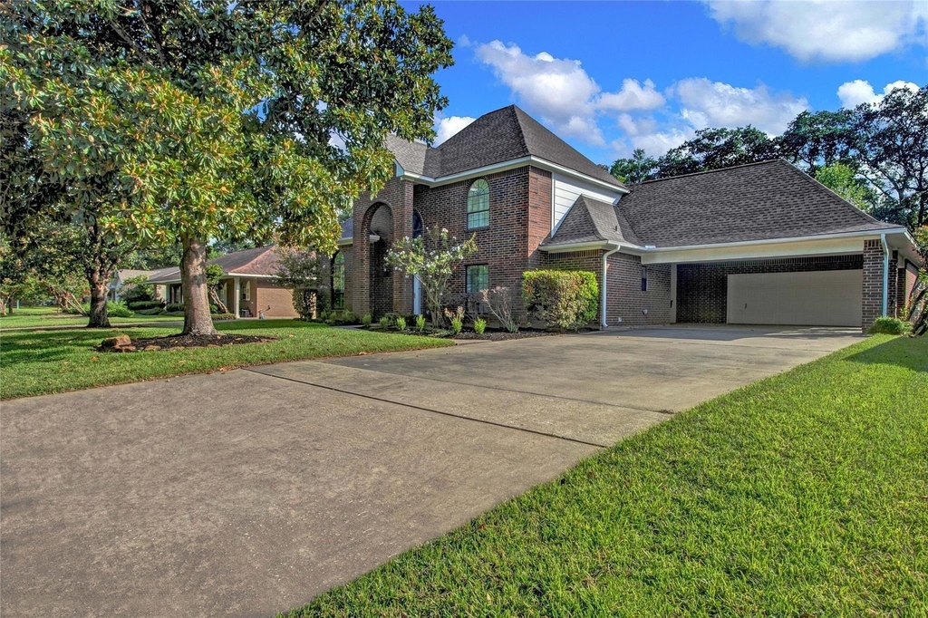 611 N Hickory Street - Photo 1