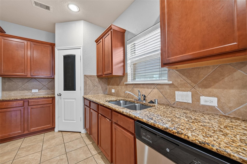 6143 Norwood Meadows Lane - Photo 8
