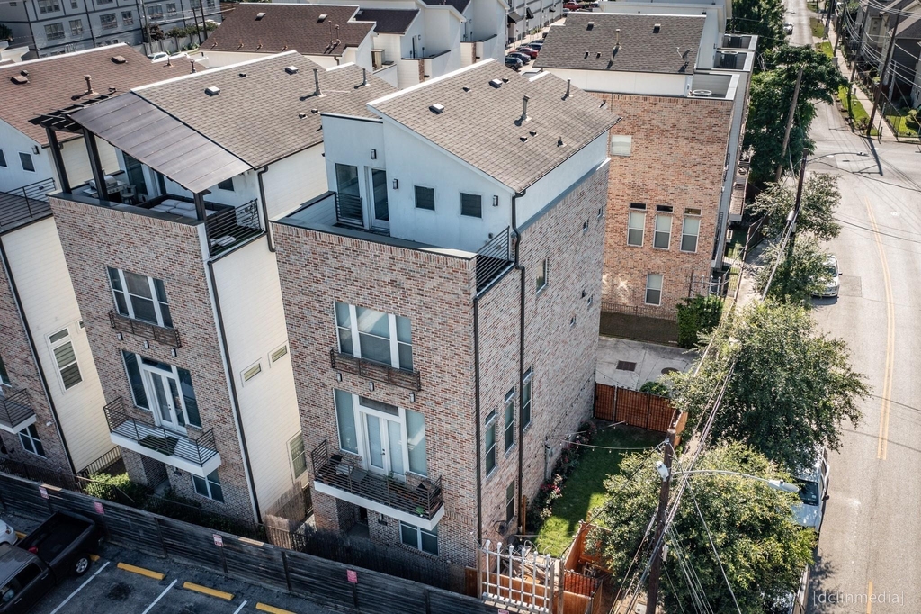 1028 Patterson - Photo 1
