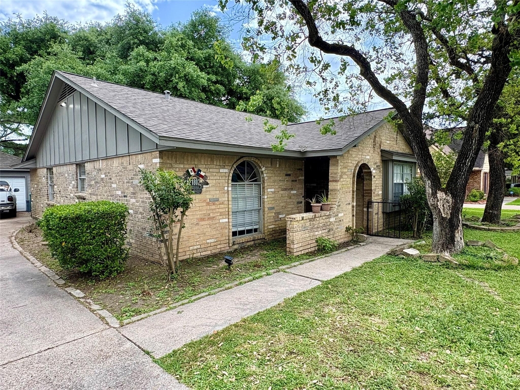 21802 Rotherham Drive - Photo 2