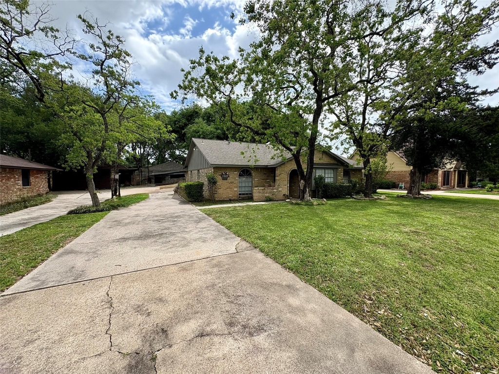 21802 Rotherham Drive - Photo 3