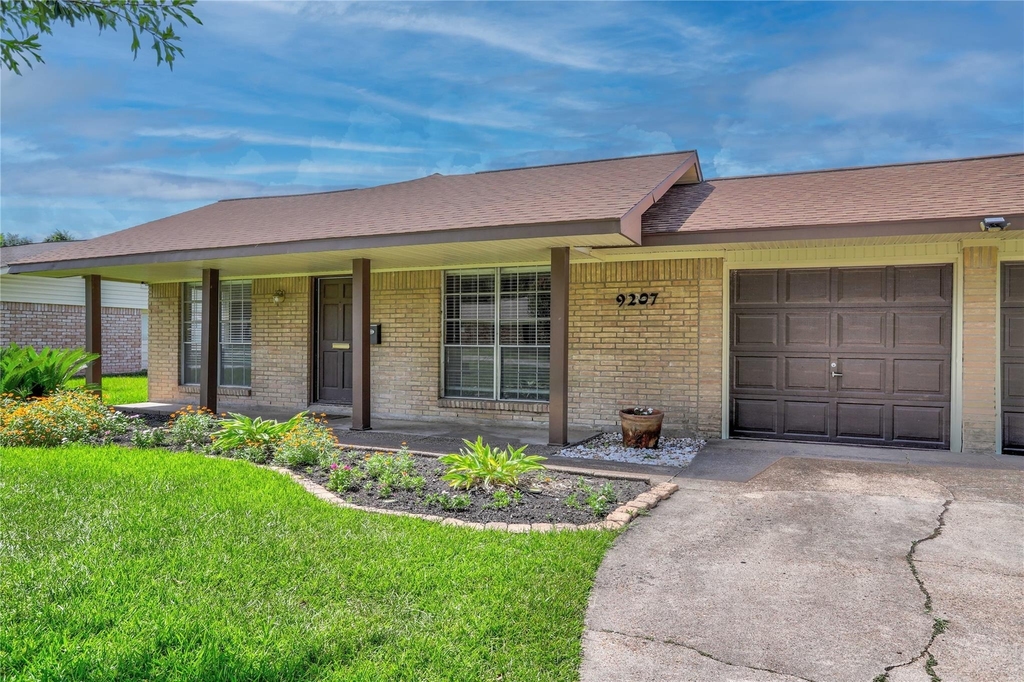 9207 Colleen Road - Photo 0