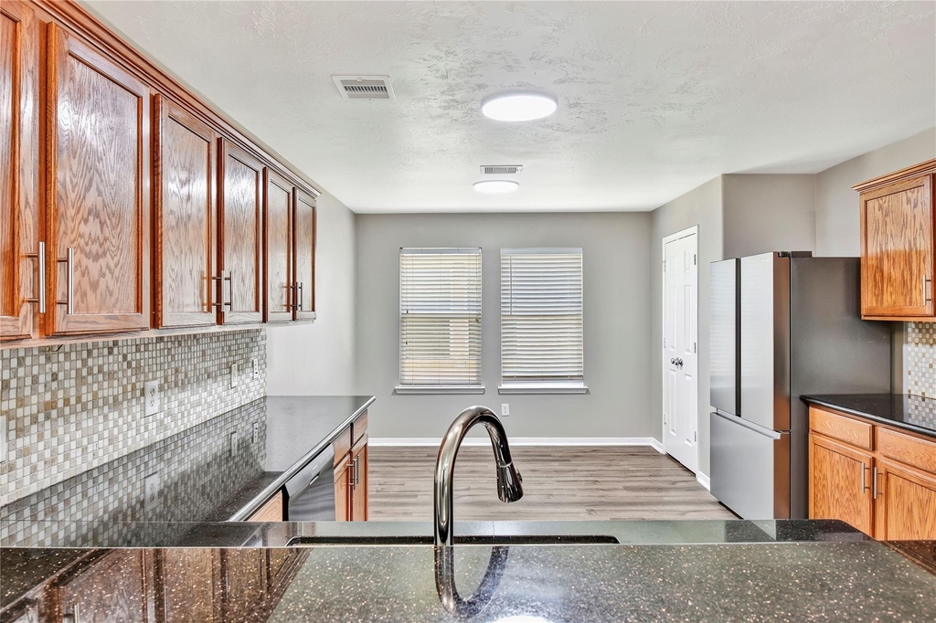 5601 Savannah Woods Lane - Photo 4