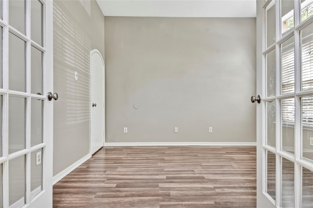 5601 Savannah Woods Lane - Photo 2