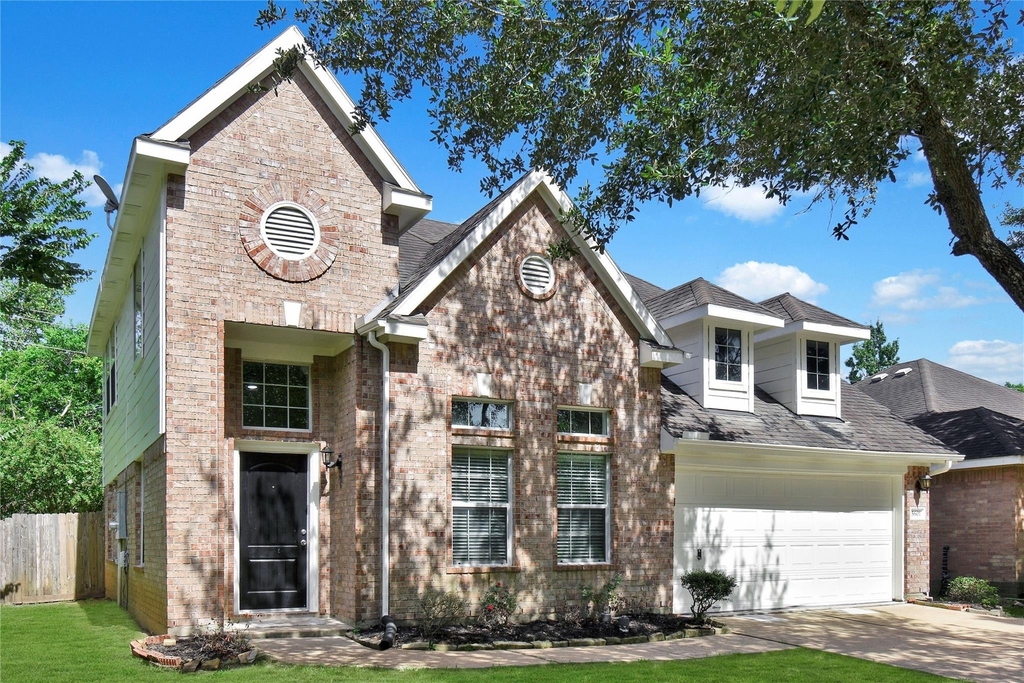 5601 Savannah Woods Lane - Photo 0