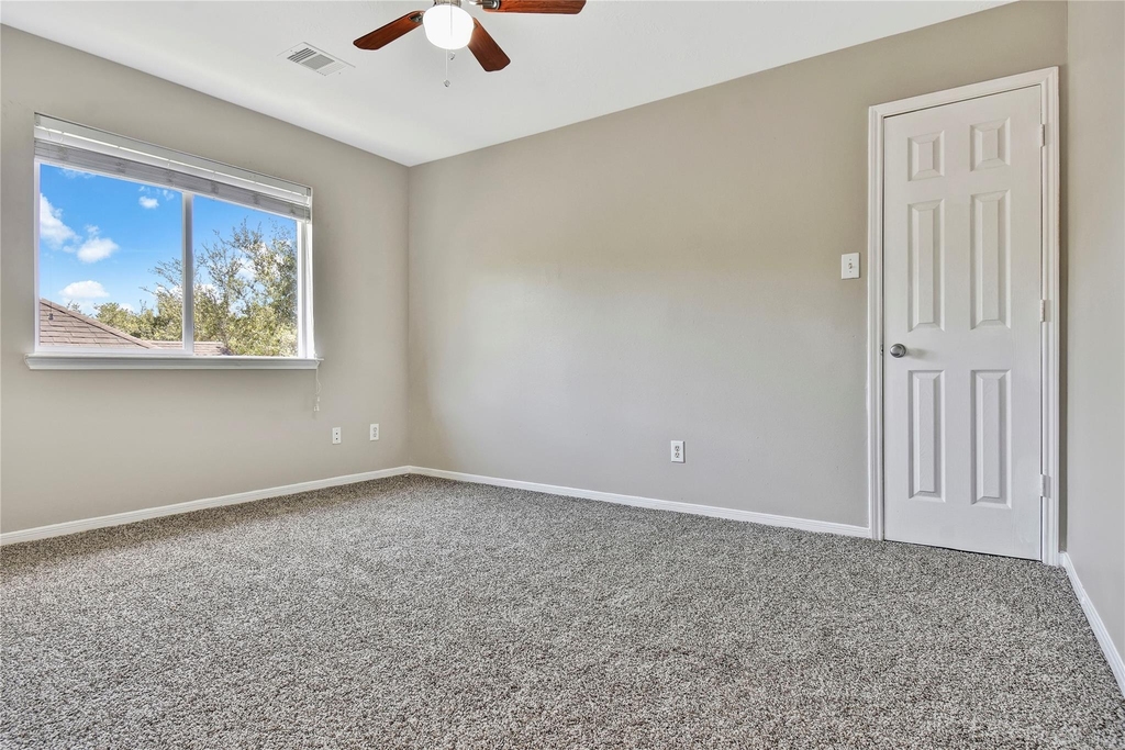 5601 Savannah Woods Lane - Photo 12