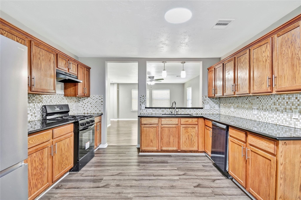 5601 Savannah Woods Lane - Photo 5