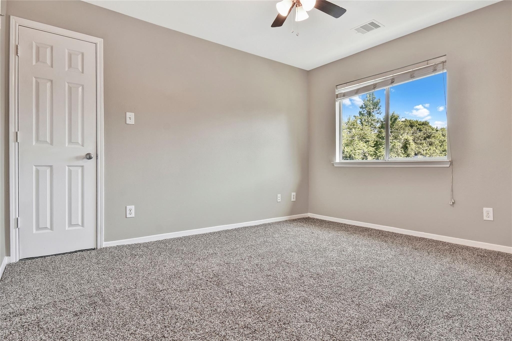 5601 Savannah Woods Lane - Photo 11