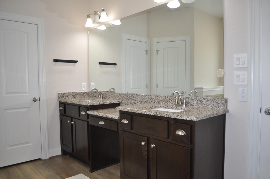 2502 Majestic Oaks Court - Photo 19
