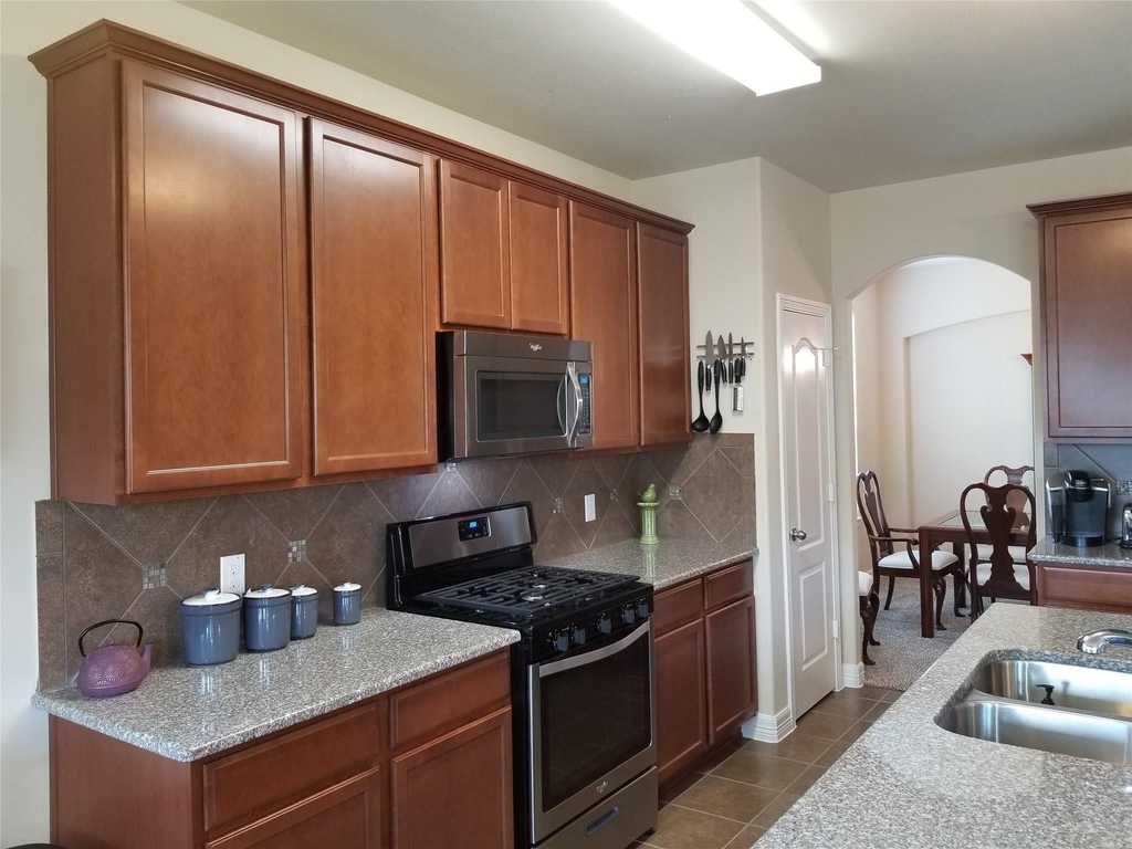 2566 Riverway Drive - Photo 5