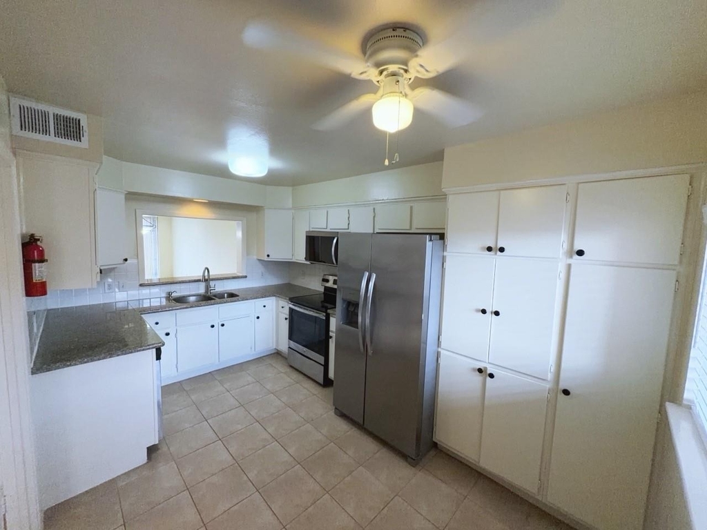2210 Dorrington Street - Photo 3