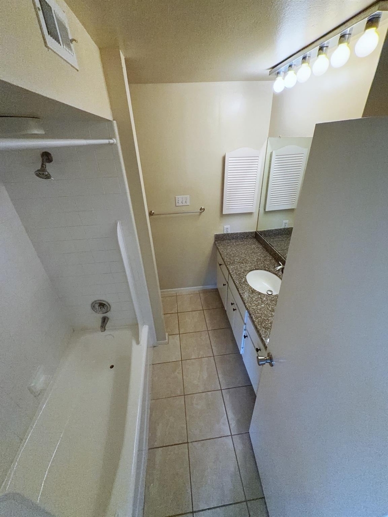 2210 Dorrington Street - Photo 7