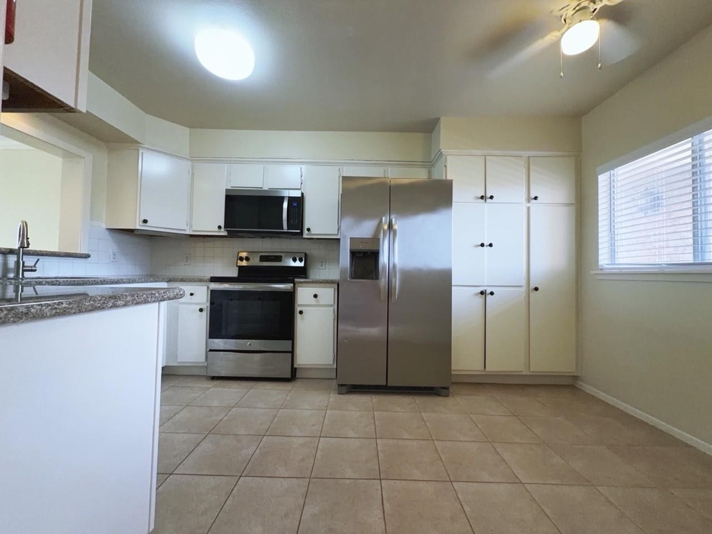 2210 Dorrington Street - Photo 2