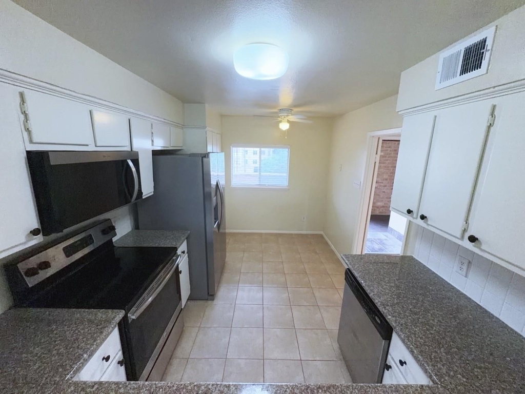 2210 Dorrington Street - Photo 4