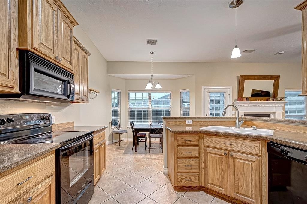 110 Monterrey Road W - Photo 2
