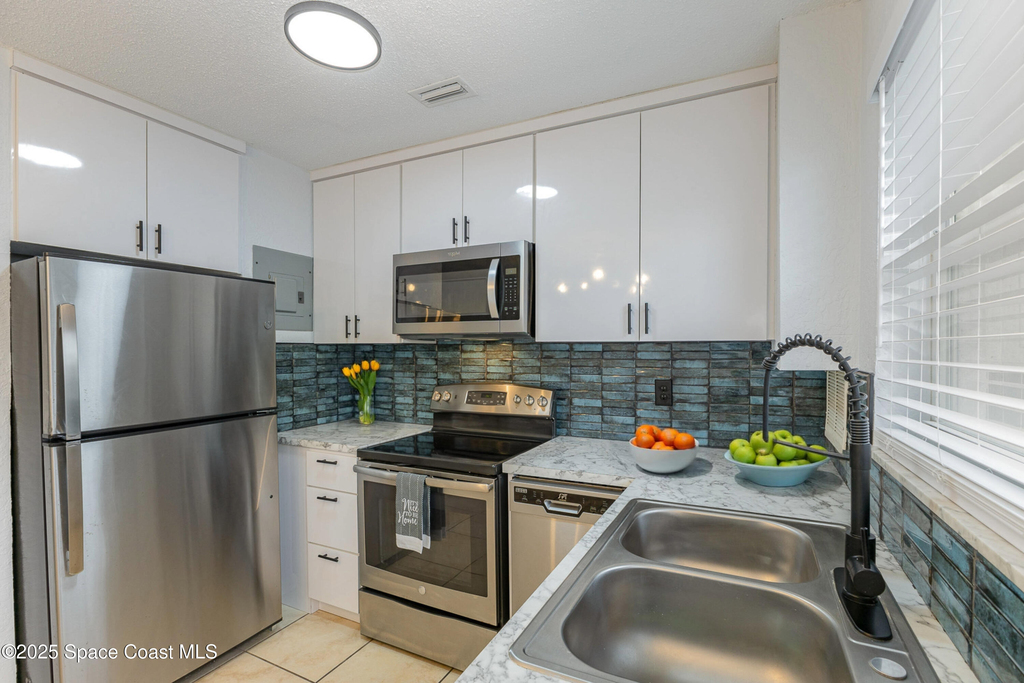 1029 Park Drive - Photo 3