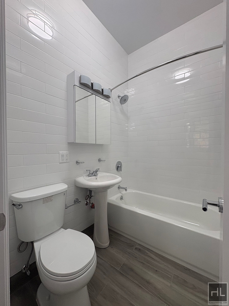 West 68 Street - Photo 6