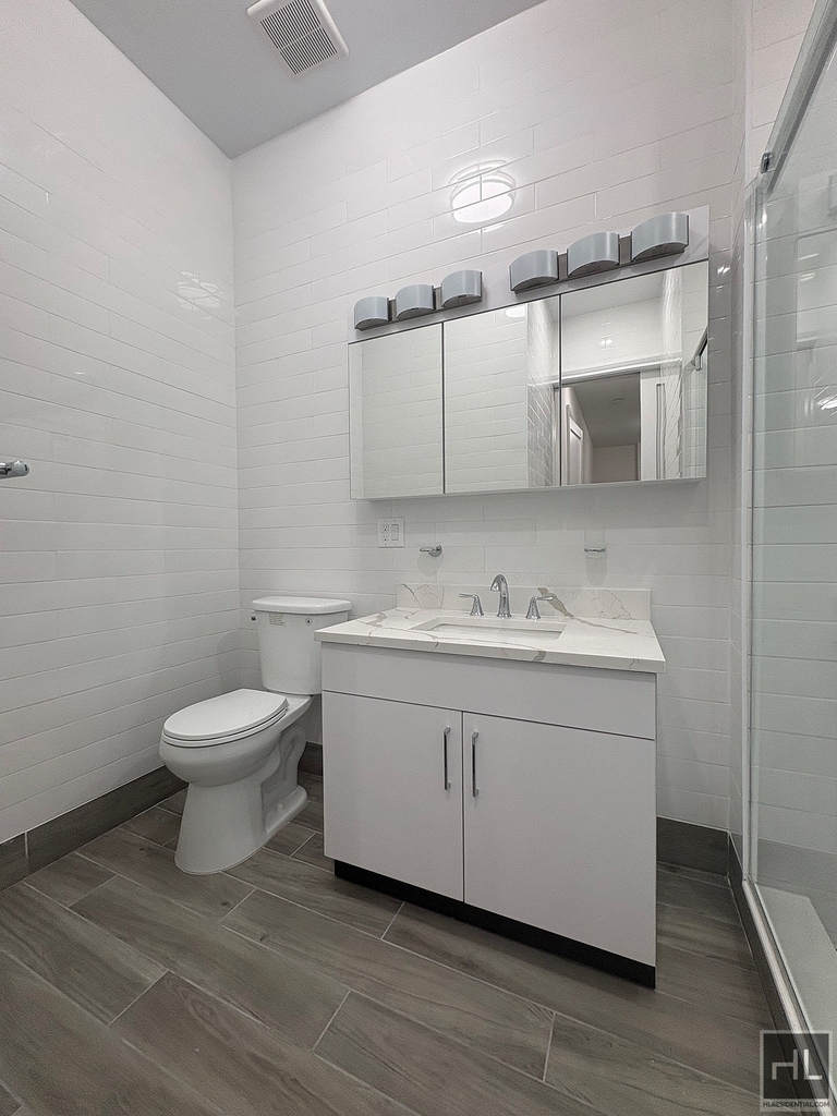 West 68 Street - Photo 9