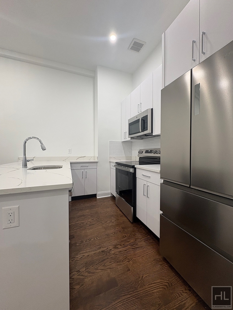 West 68 Street - Photo 3