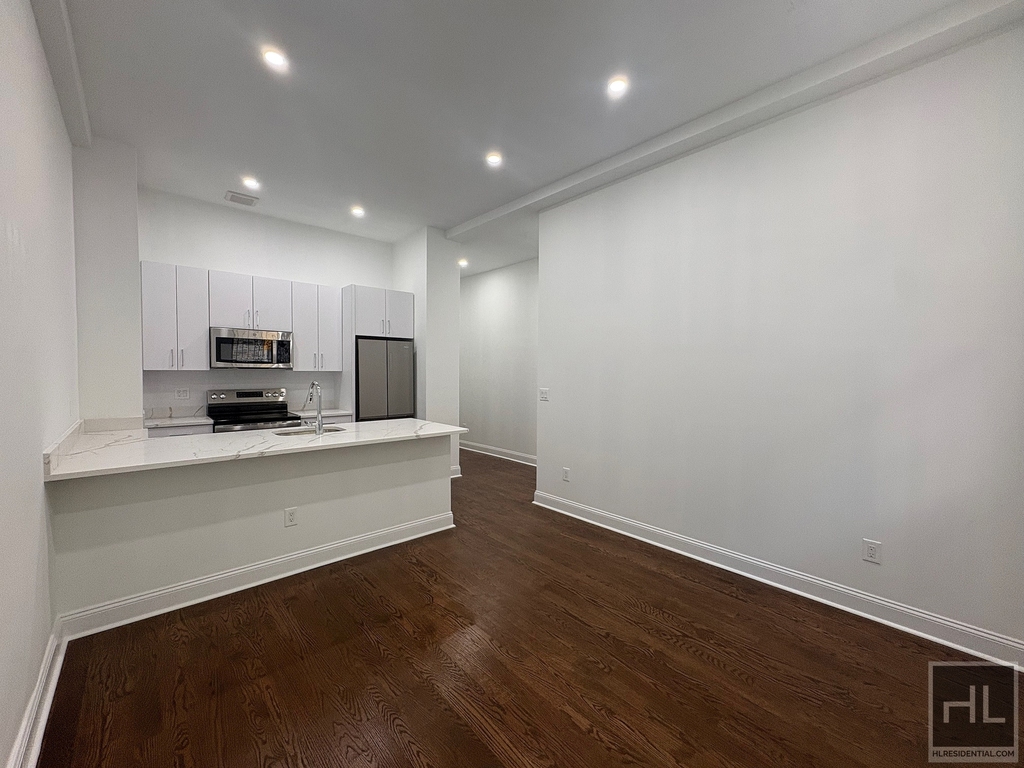 West 68 Street - Photo 2