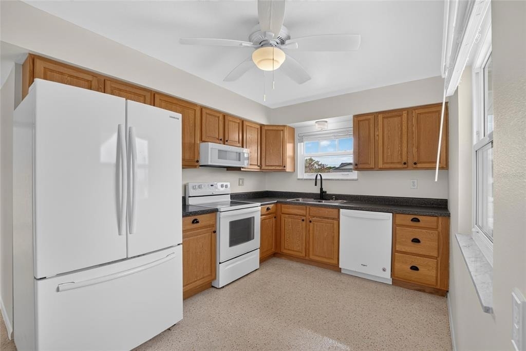 705 Thunderbird Avenue - Photo 4