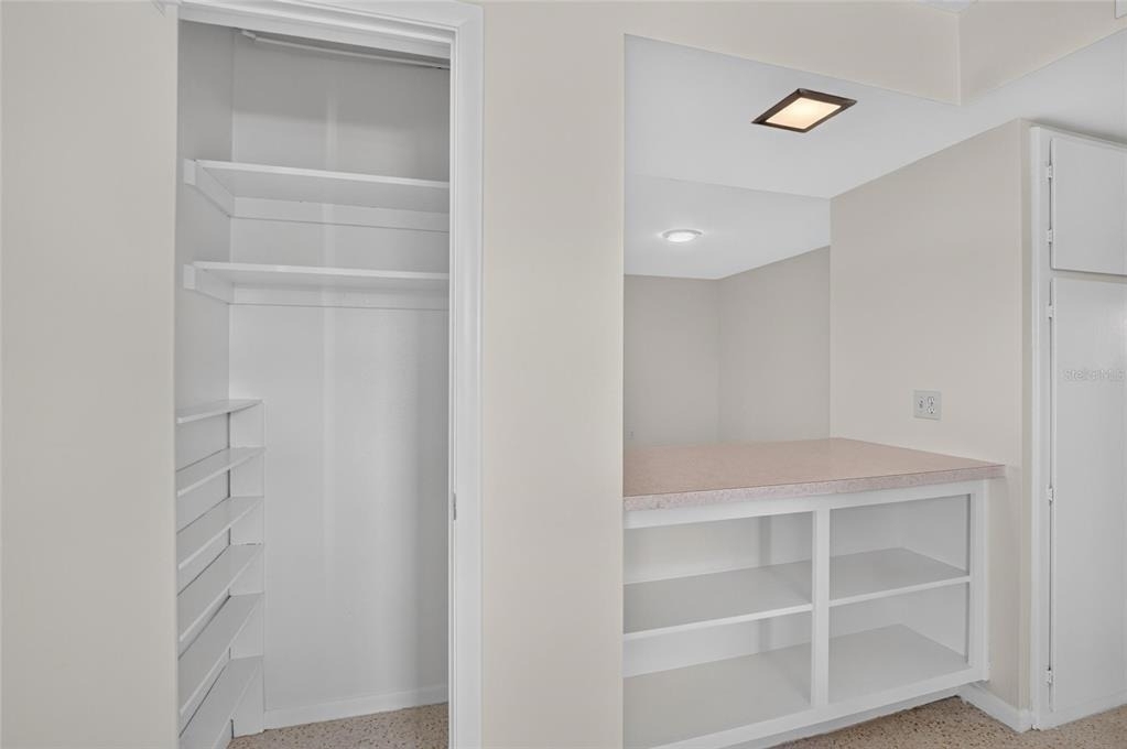 705 Thunderbird Avenue - Photo 8