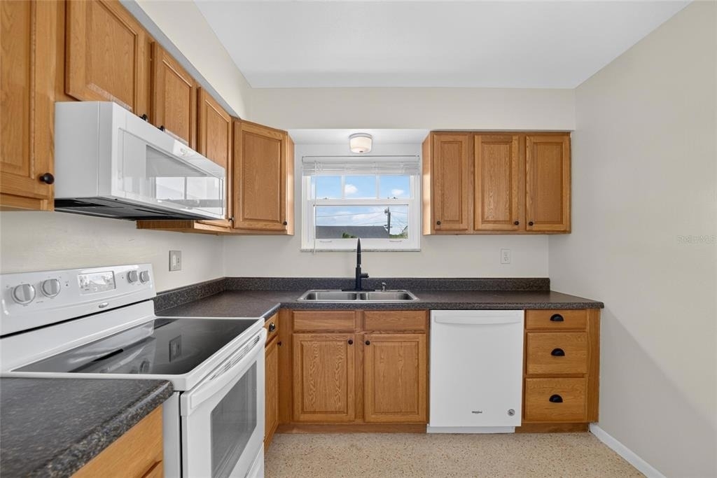 705 Thunderbird Avenue - Photo 5