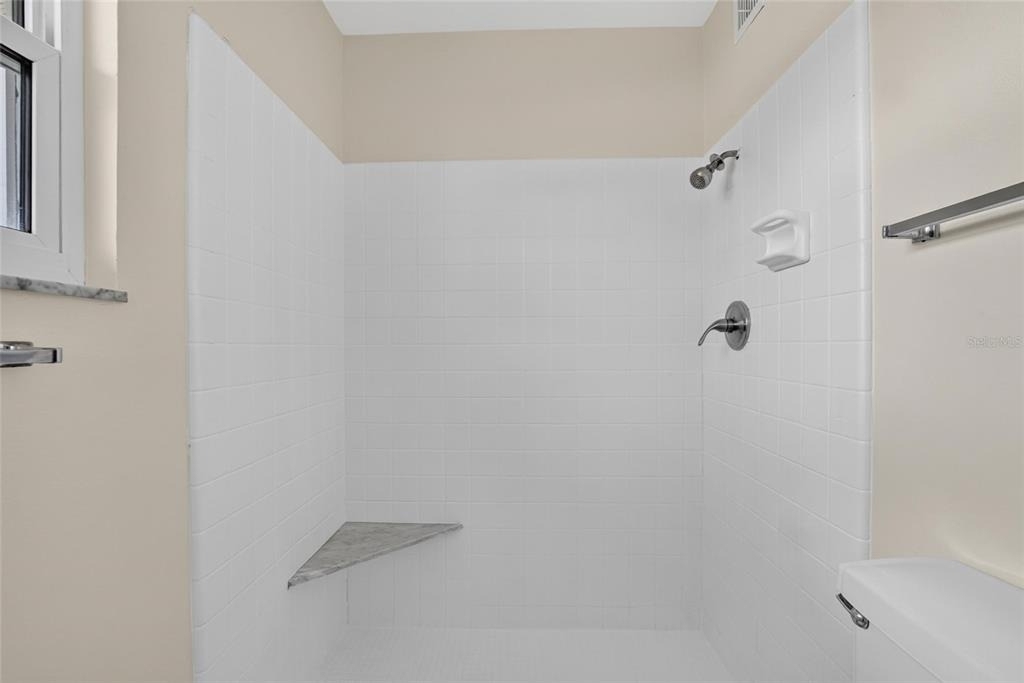 705 Thunderbird Avenue - Photo 18