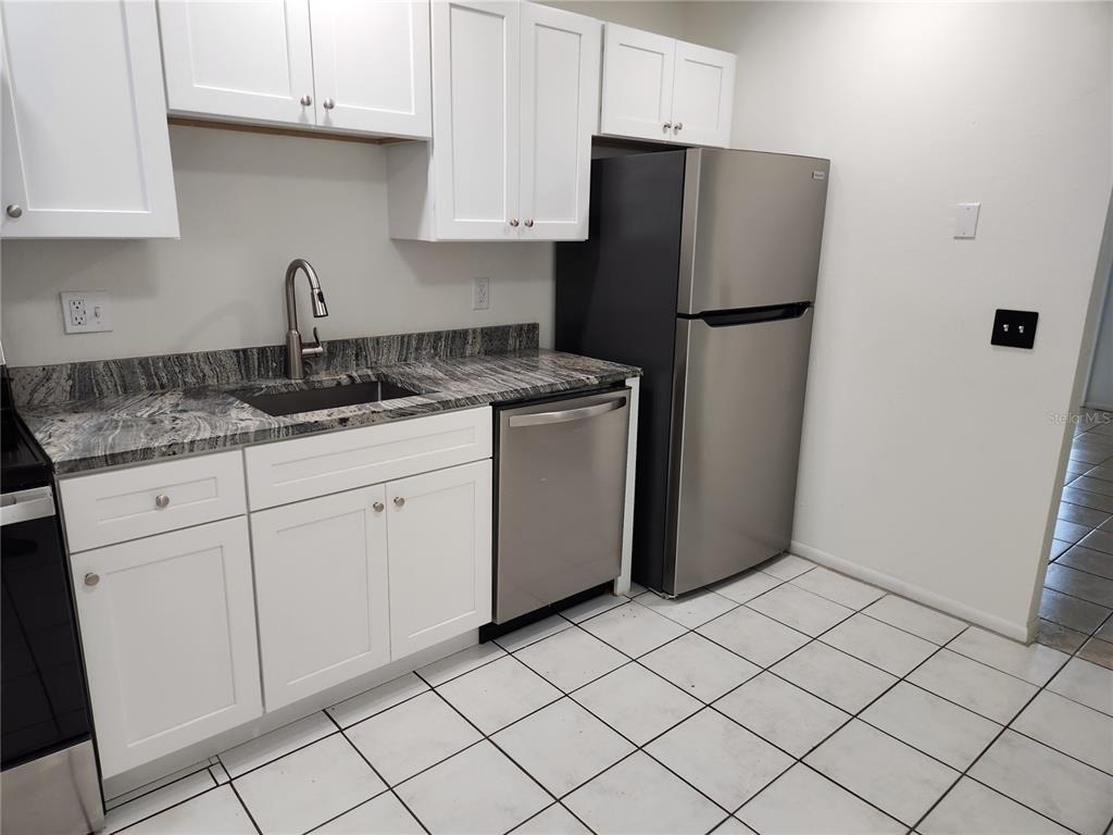 1120 36th Street W - Photo 3