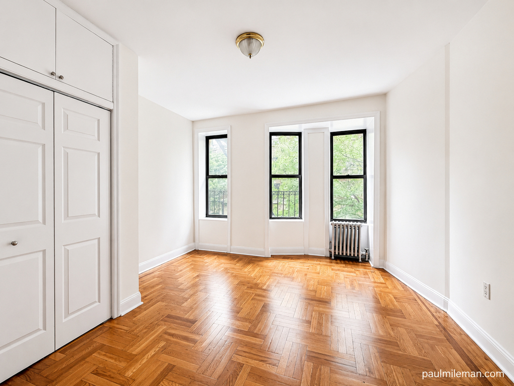 East 12th Street - Photo 4