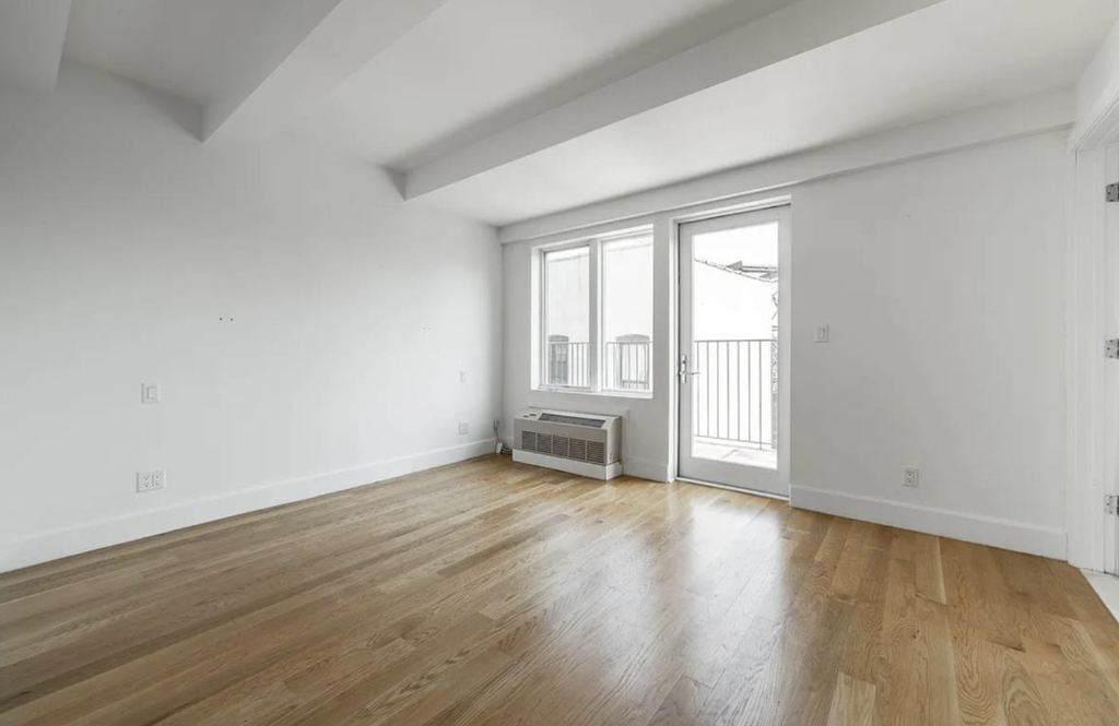 887 Bergen Street - Photo 3