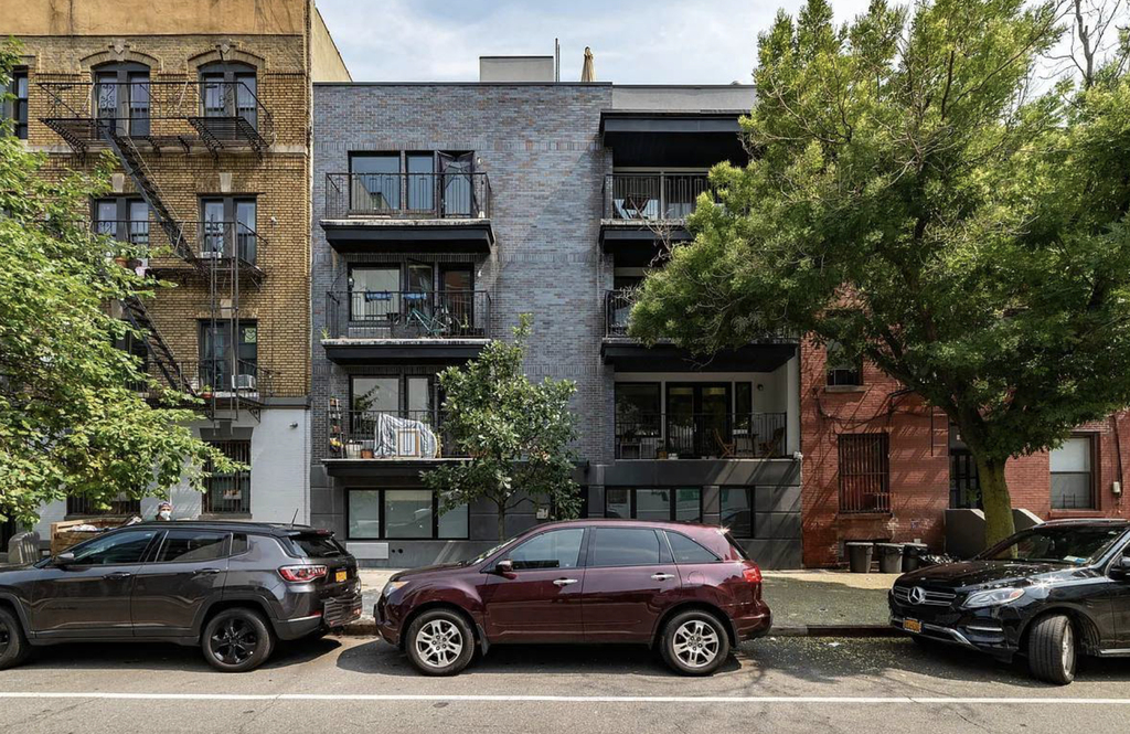 887 Bergen Street - Photo 6