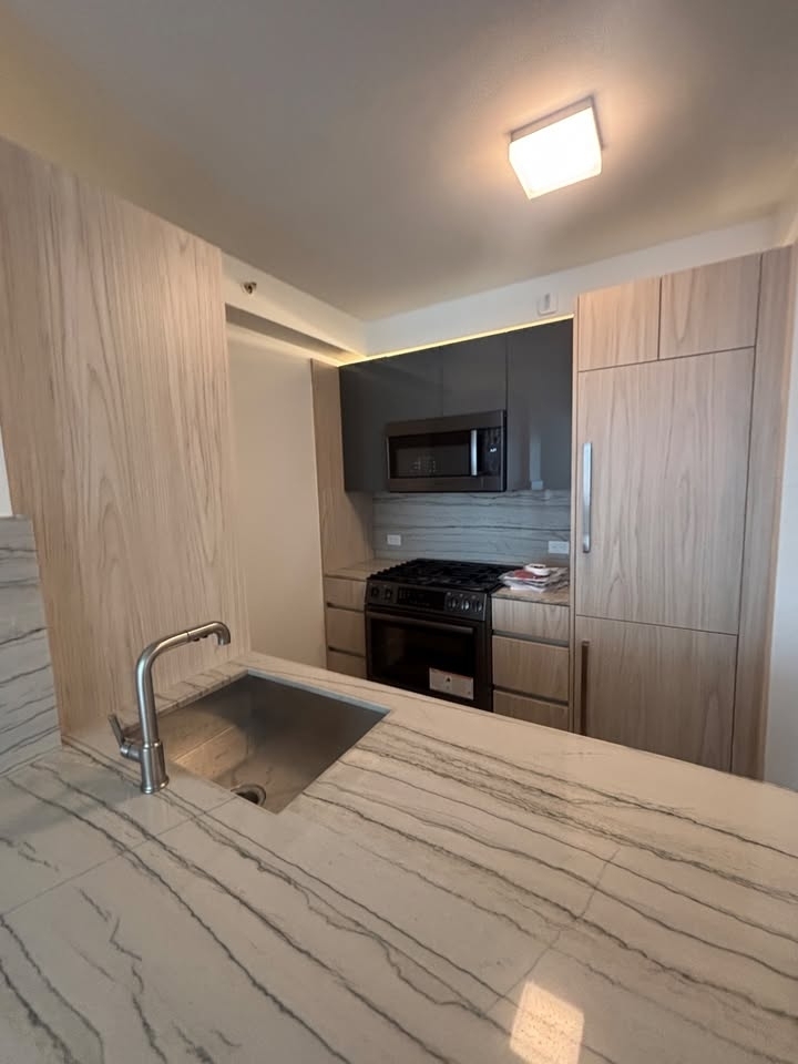 West 47th Street - Photo 4