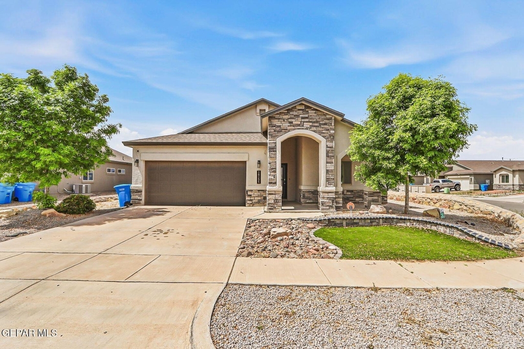 10155 Hueco Junction - Photo 0