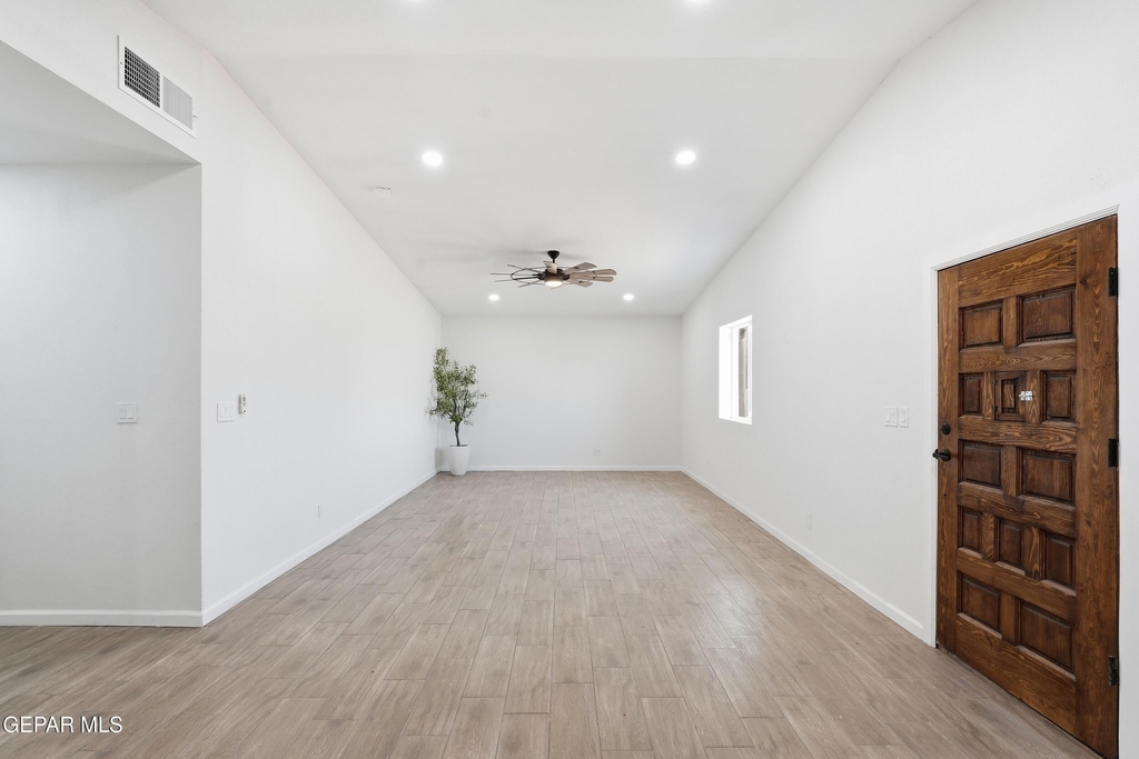 536 James Street - Photo 4