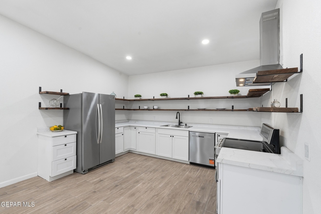 536 James Street - Photo 8