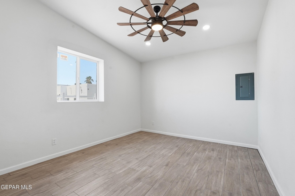 536 James Street - Photo 24