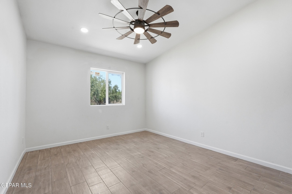 536 James Street - Photo 22