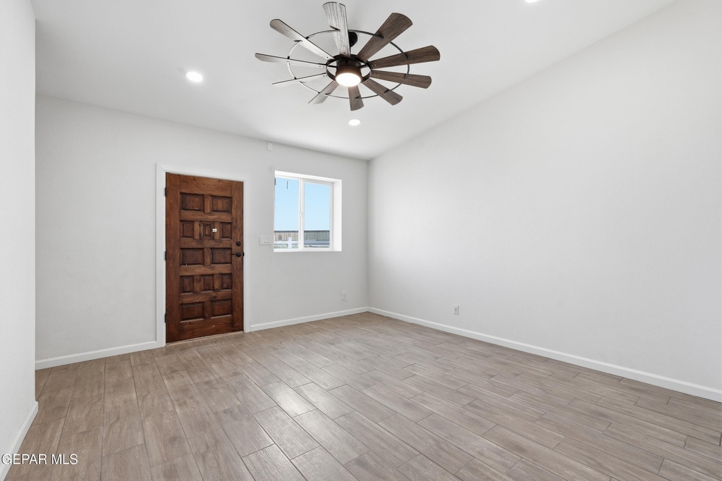 536 James Street - Photo 15