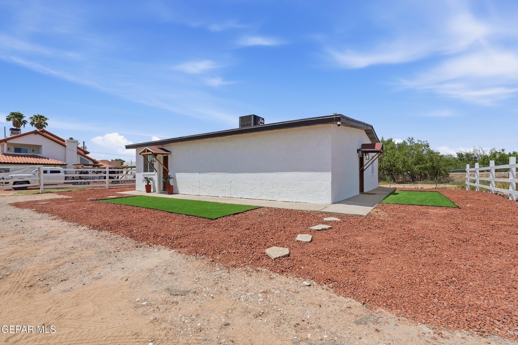 536 James Street - Photo 27