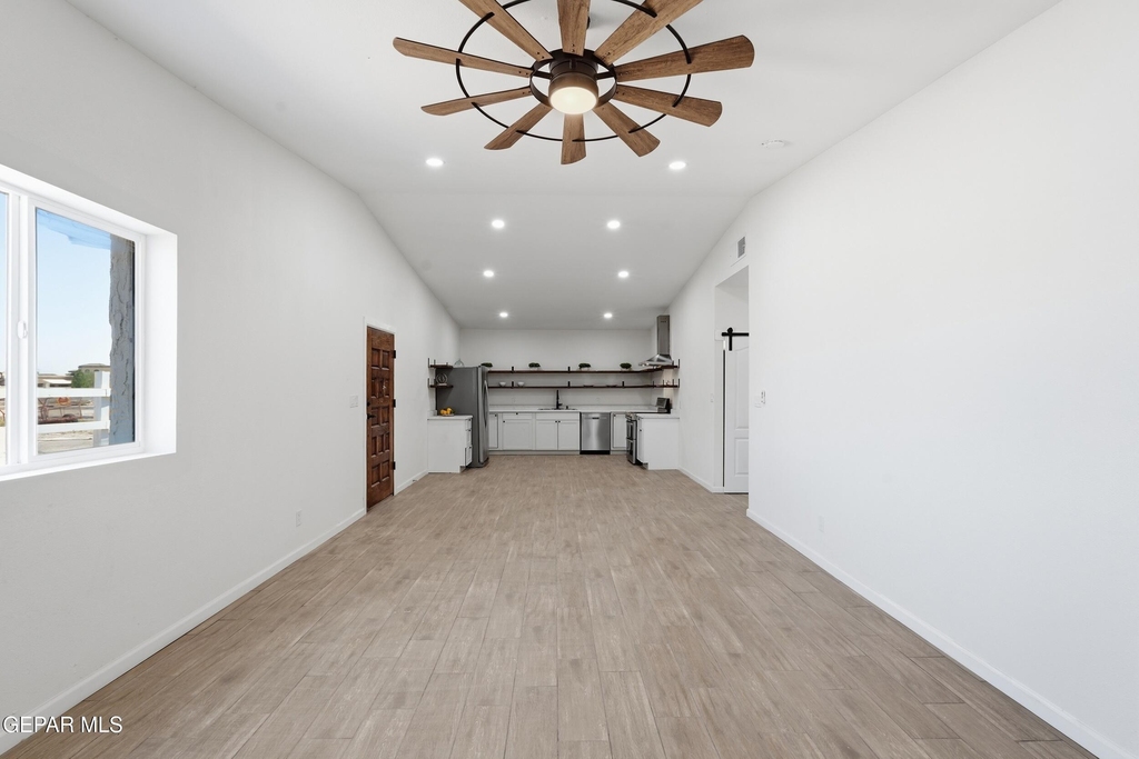 536 James Street - Photo 3