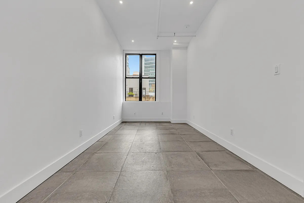 81 Willoughby Street - Photo 2