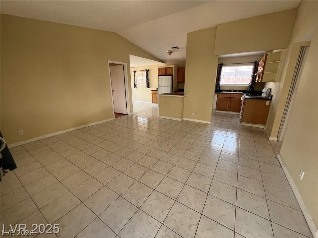 6430 Alomar Avenue - Photo 2