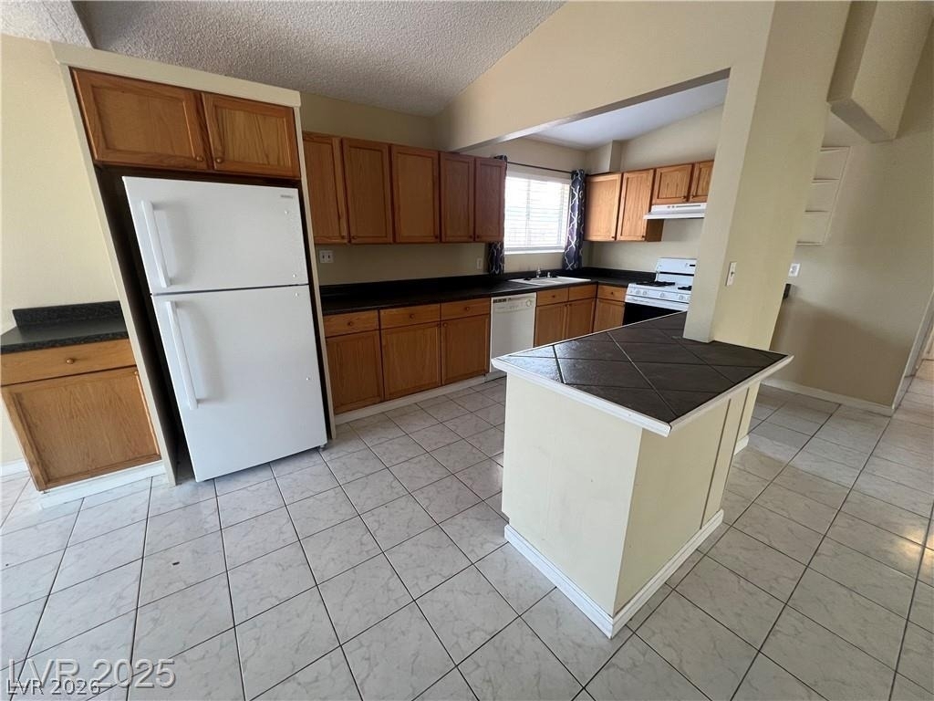 6430 Alomar Avenue - Photo 3