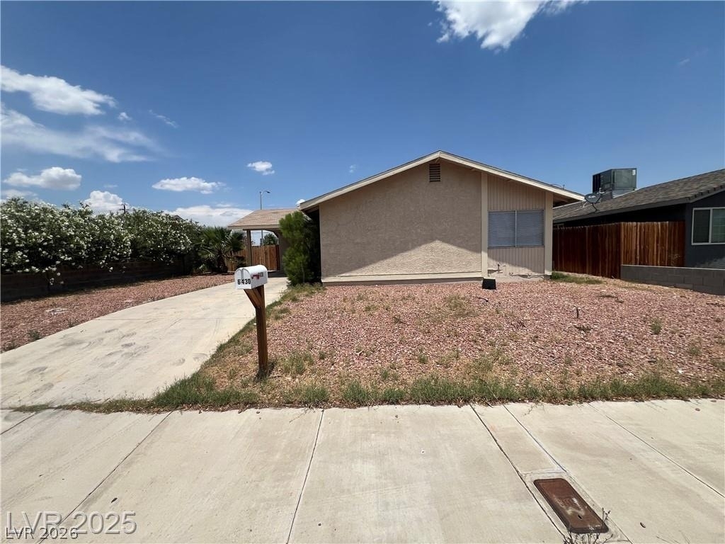 6430 Alomar Avenue - Photo 1