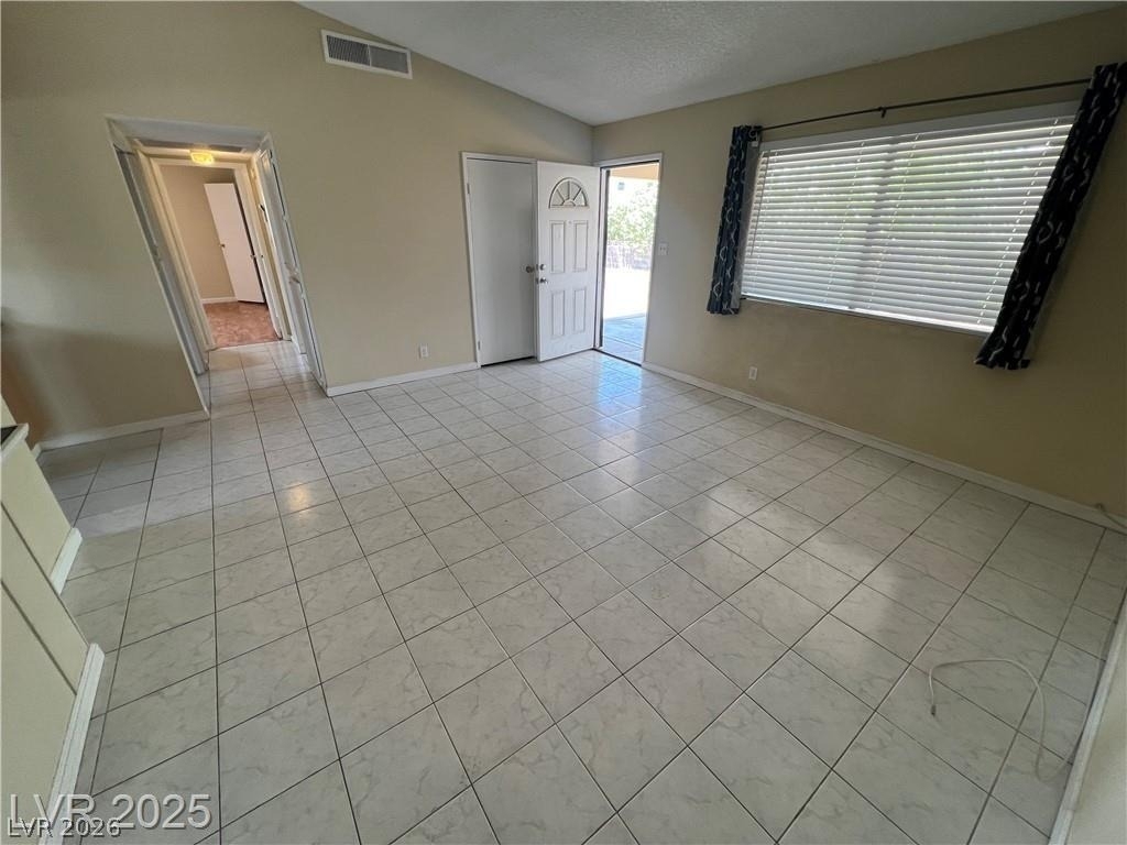 6430 Alomar Avenue - Photo 6