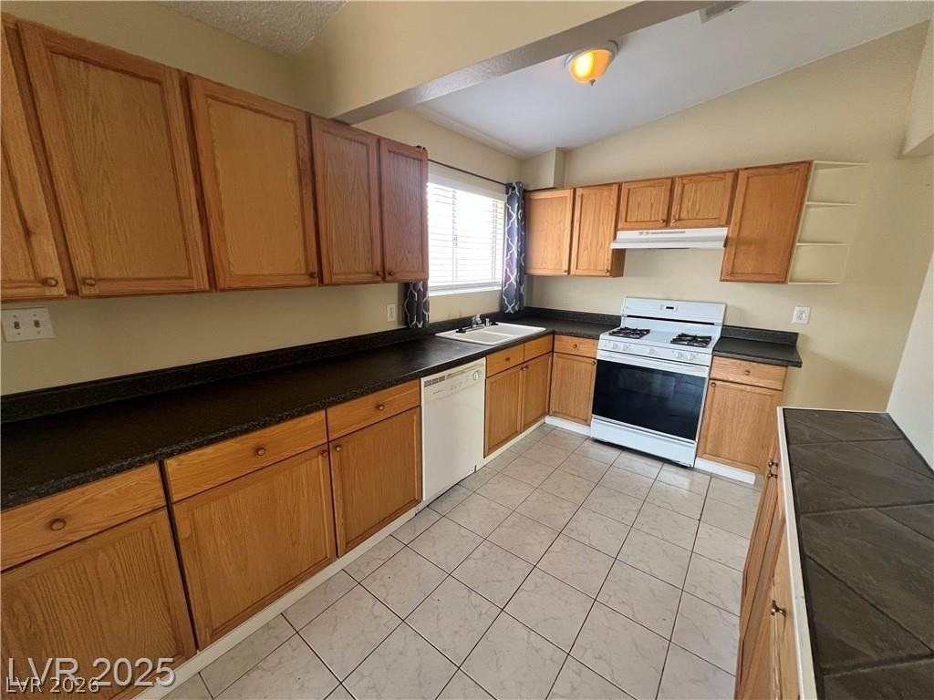 6430 Alomar Avenue - Photo 4