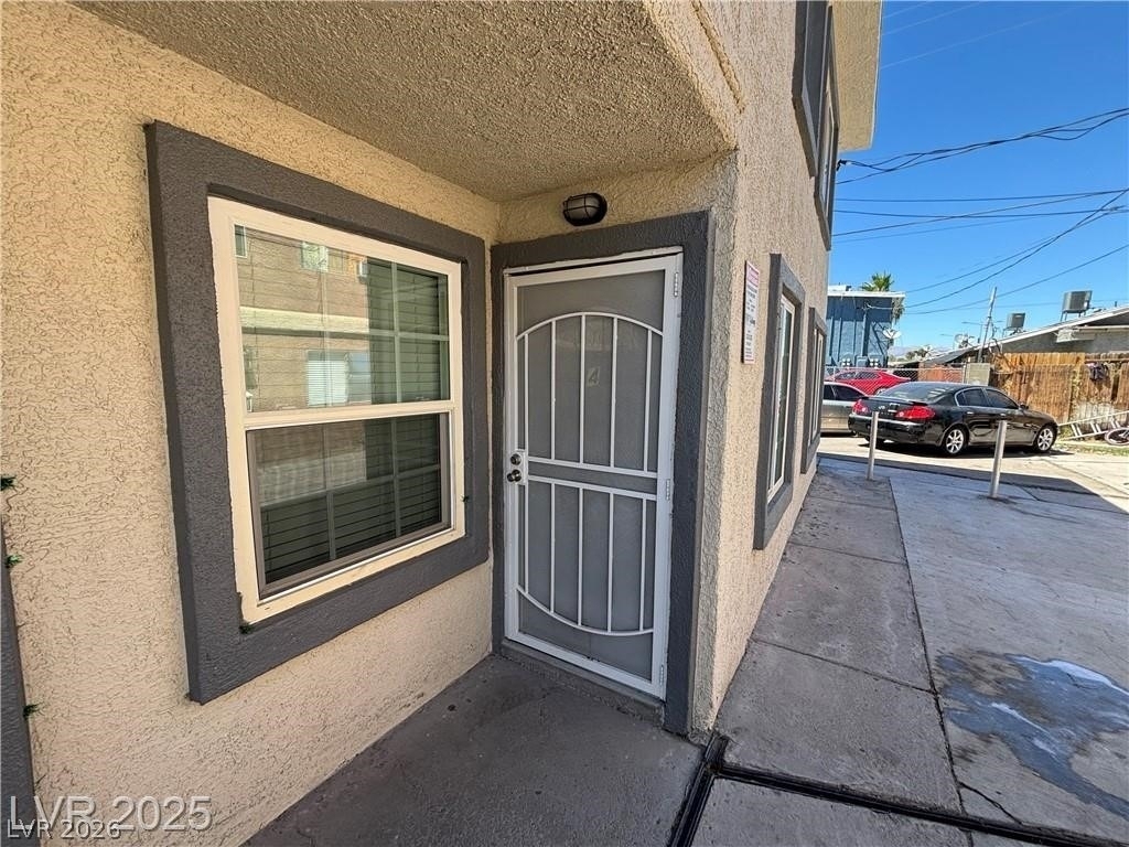 1420 Putnam Avenue - Photo 2