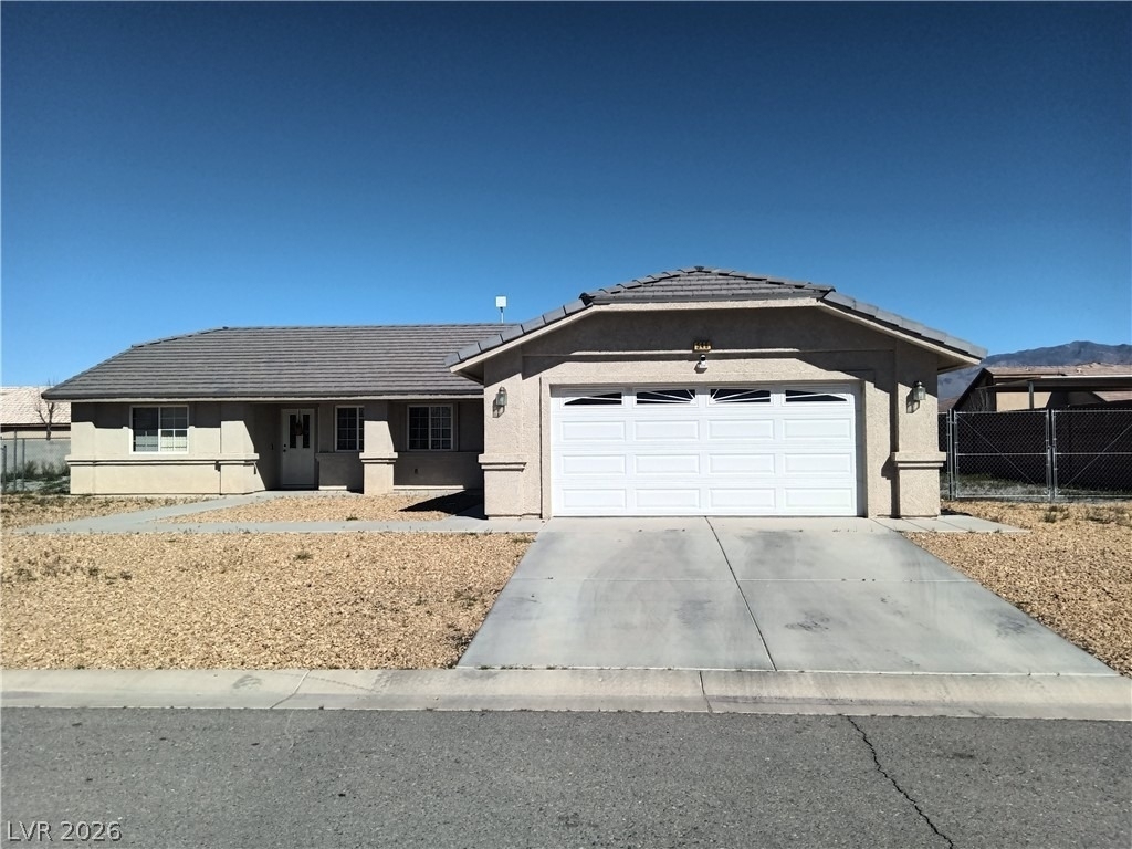 546 E Elsie Lane - Photo 0