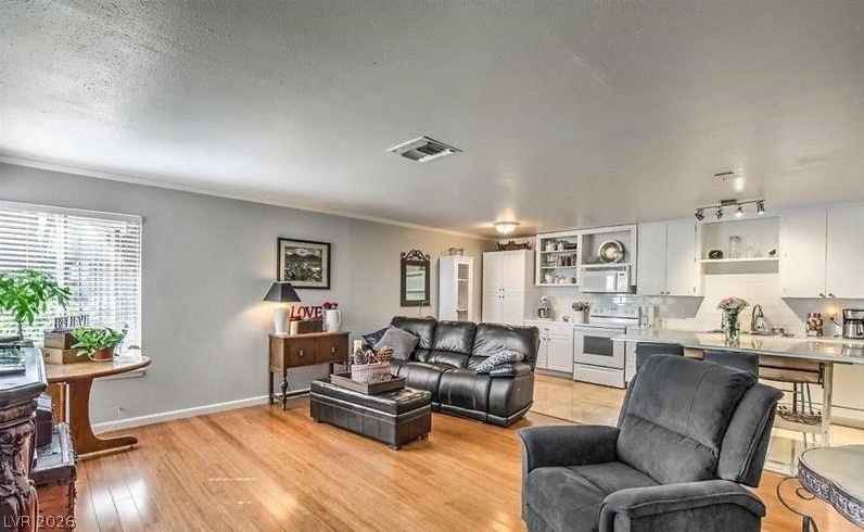 1454 Elizabeth Avenue - Photo 3